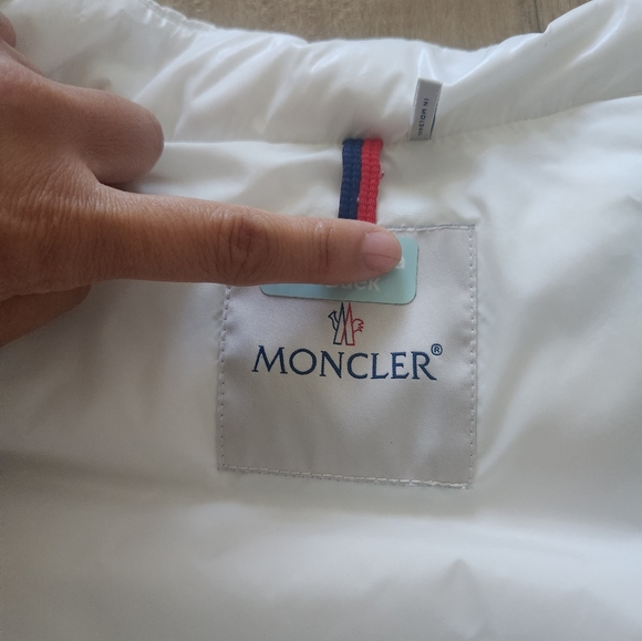 Kids Moncler vest - Picture 8 of 8